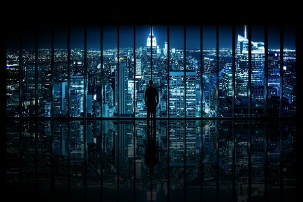 Un homme à la fenêtre à Gotham City New York