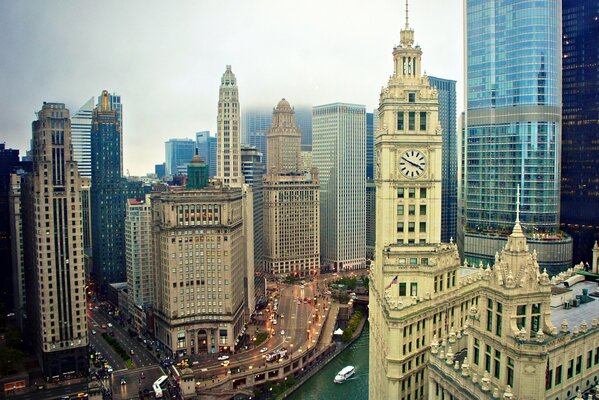 Hauts bâtiments de l Amérique. Rivière a Chicago le long des gratte-ciel