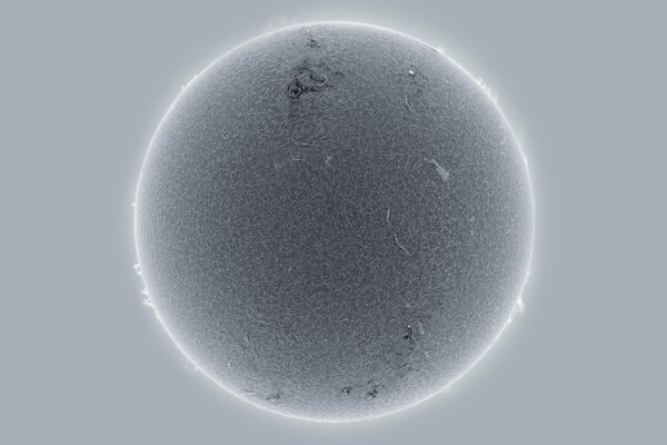 Regardez le Soleil mieux à travers un filtre de lumière sombre