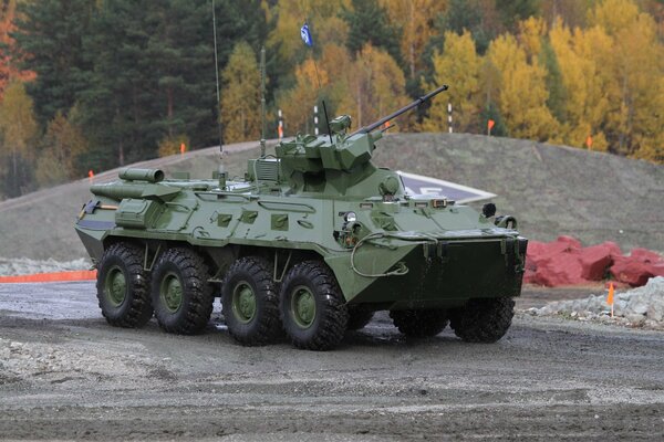 Véhicule blindé de transport de troupes BTR-82A armé de 30 mm