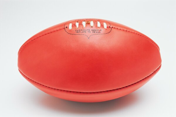Ballon de football sur fond blanc