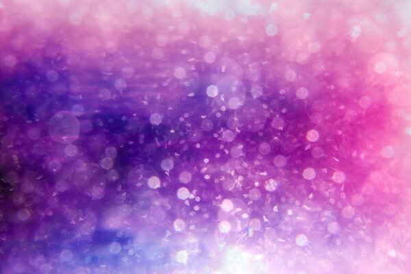 Lumières pourpres multicolores dans l air, l éblouissement de la lumière