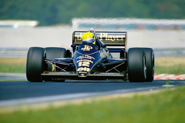 Légende de la course Ayrton Senna sur Lotus 98t