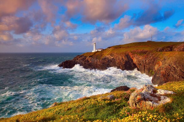 Phare solitaire sur l océan
