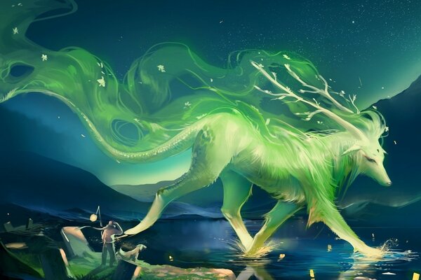 Bête verte avec des cornes sur le lac