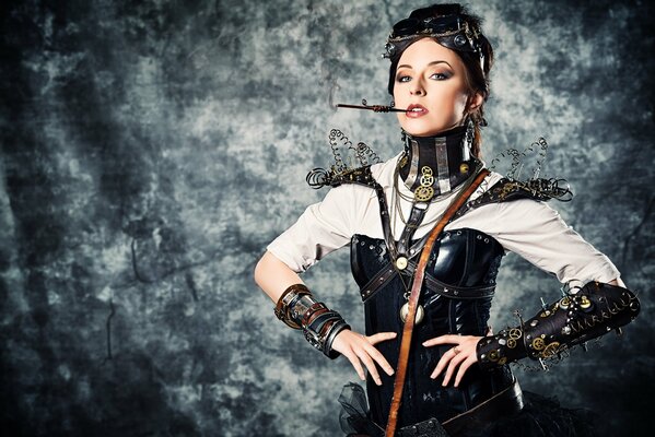 Fille en corset de cuir