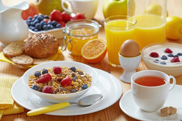 Petit-déjeuner du matin sur la table