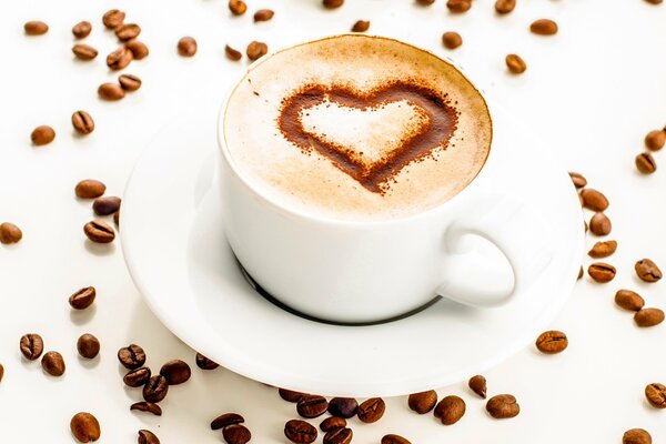 Belle tasse de café avec motif coeur
