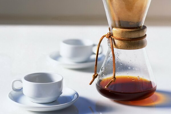 Vaisselle pour le thé-tasses et infuseur