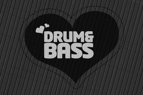 Emblème sur tissu en forme de coeur avec inscription drum et basse