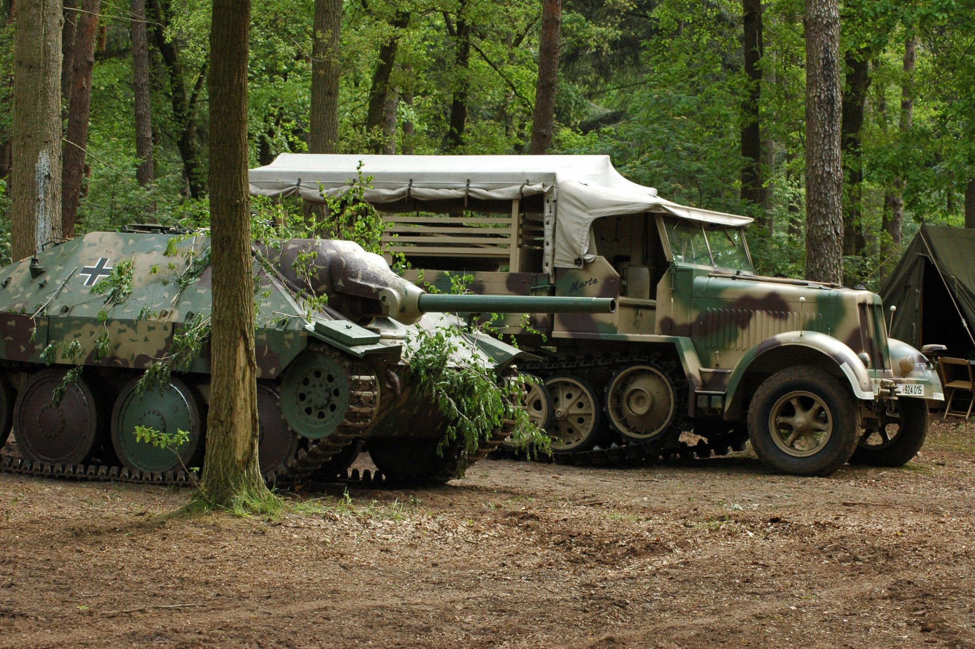 hetzer hetzer jagdpanzer 38 automoteur artillerie chenille camion militaire forêt