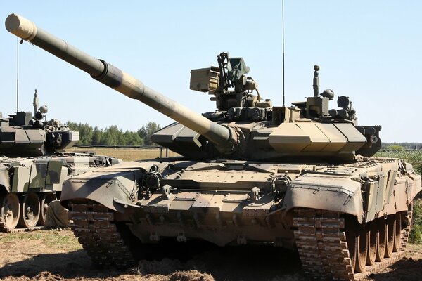 Char de combat principal de la Russie t-90 sur le terrain