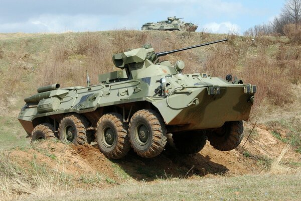 Sale BTR-82am sur le terrain de la Russie