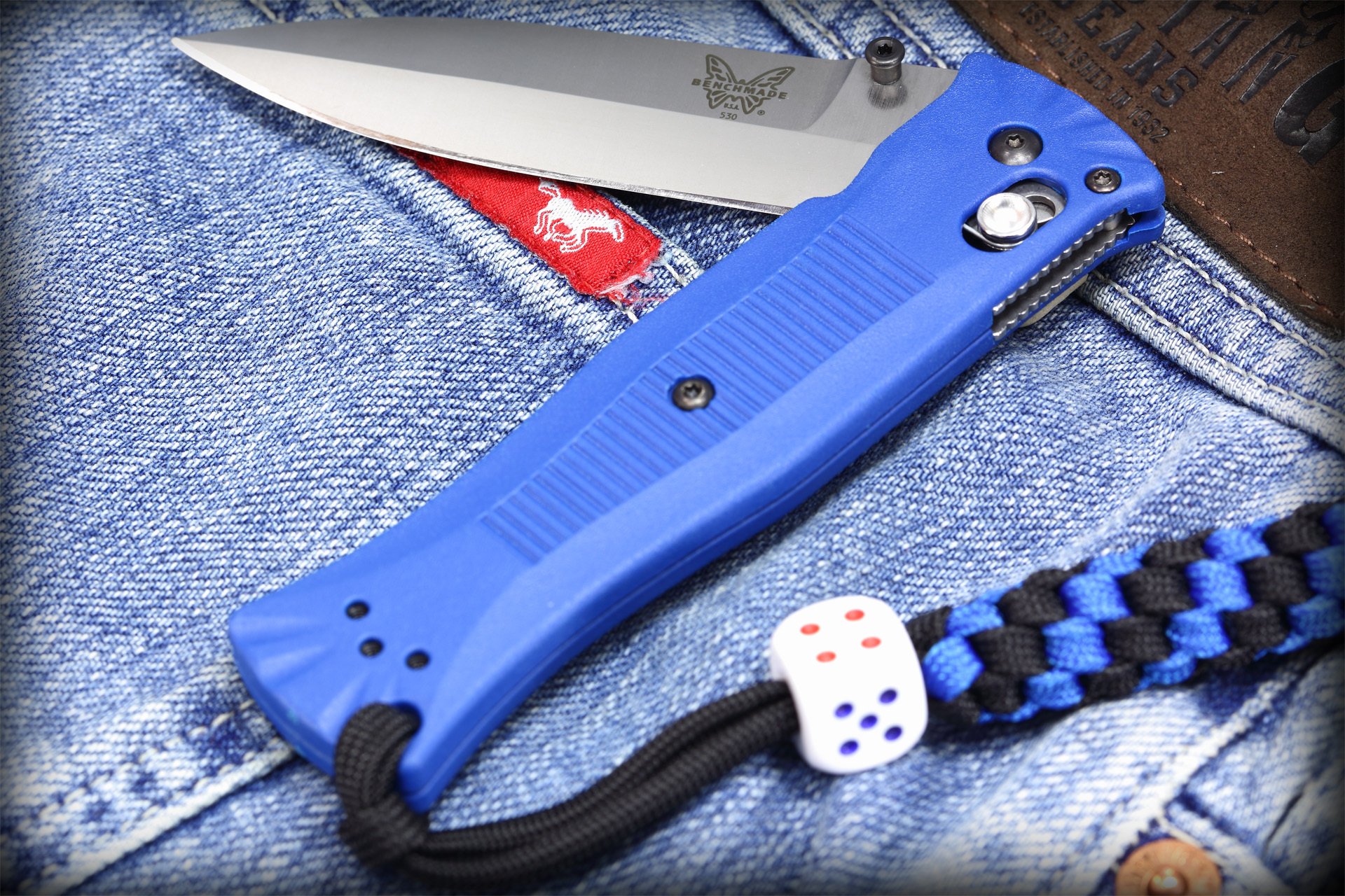 couteau pliant benchmade bleu jean cordon lanière
