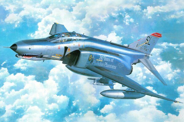 Avion de chasse vole dans le ciel sur fond de nuages