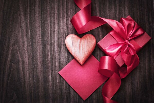 Boîte cadeau rose pour la Saint-Valentin