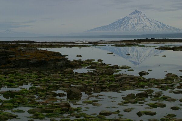 Photo de la Montagne se reflétant dans l eau