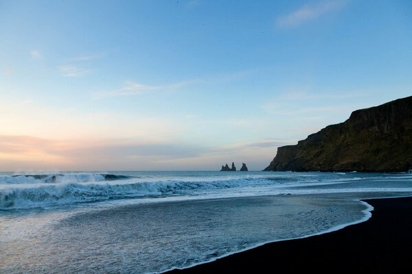 Plage de sable avec des vagues