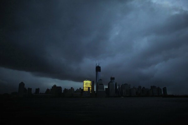 New York nuageux dans une ville pleine d Apocalypse avec des nuages