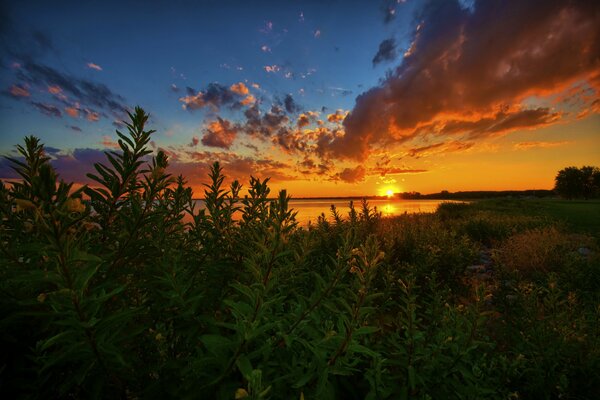 Coucher de soleil sur le lac Sainte-claire dans le Michigan