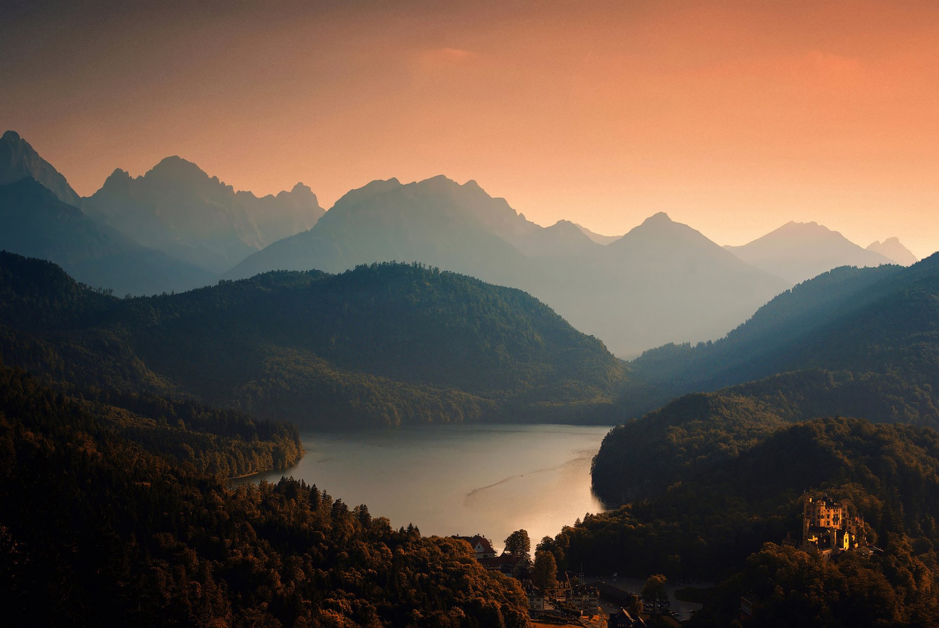 allemagne land de bavière château hohenschwangau montagnes forêt lac ciel coucher de soleil